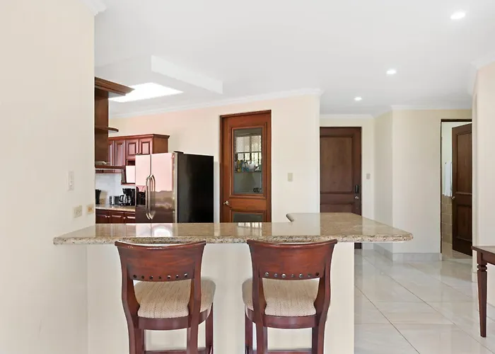 Сasa de vacaciones Recently Renovated Luxury With Resort-style Club Access And Ocean Views *