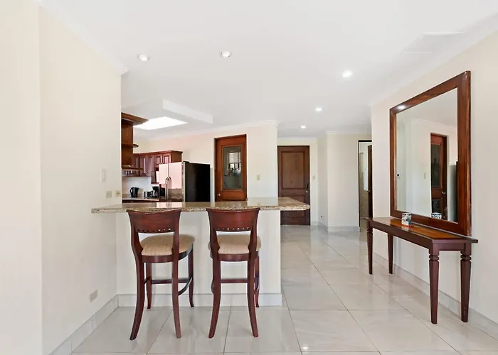 Recently Renovated Luxury With Resort-style Club Access And Ocean Views Сasa de vacaciones *