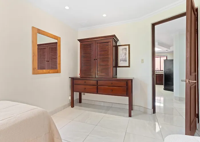 Сasa de vacaciones Recently Renovated Luxury With Resort-style Club Access And Ocean Views