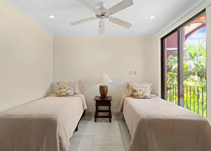 Recently Renovated Luxury With Resort-style Club Access And Ocean Views Hébergement de vacances *