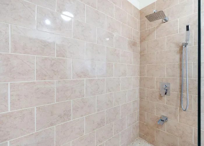 Recently Renovated Luxury With Resort-style Club Access And Ocean Views *
