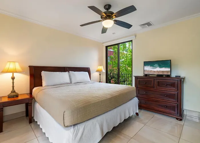 Recently Renovated Luxury With Resort-style Club Access And Ocean Views *